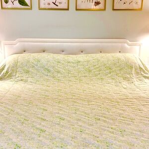 Soft Green Floral Throw Blanket